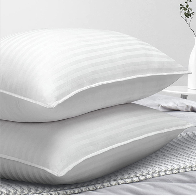 LUXURY COTTON JACQUARD PILLOW